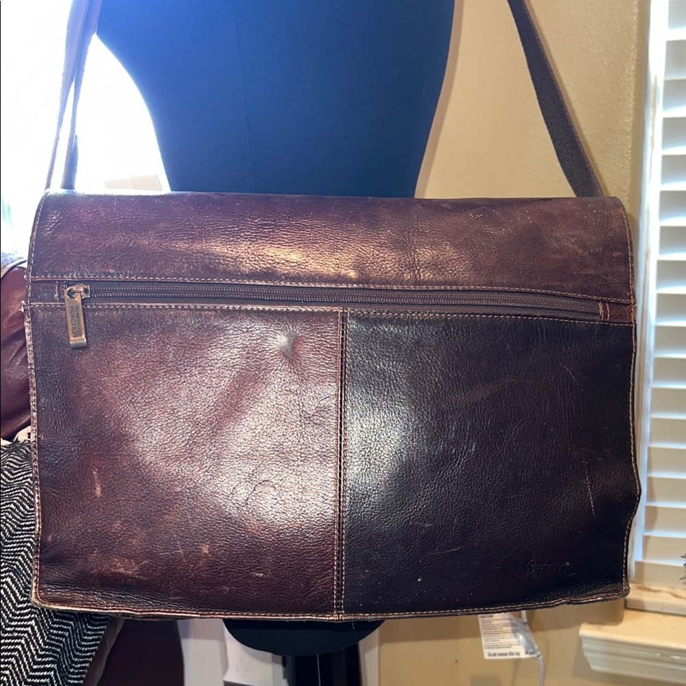 Kenneth Cole Reaction Vintage Leather Bag